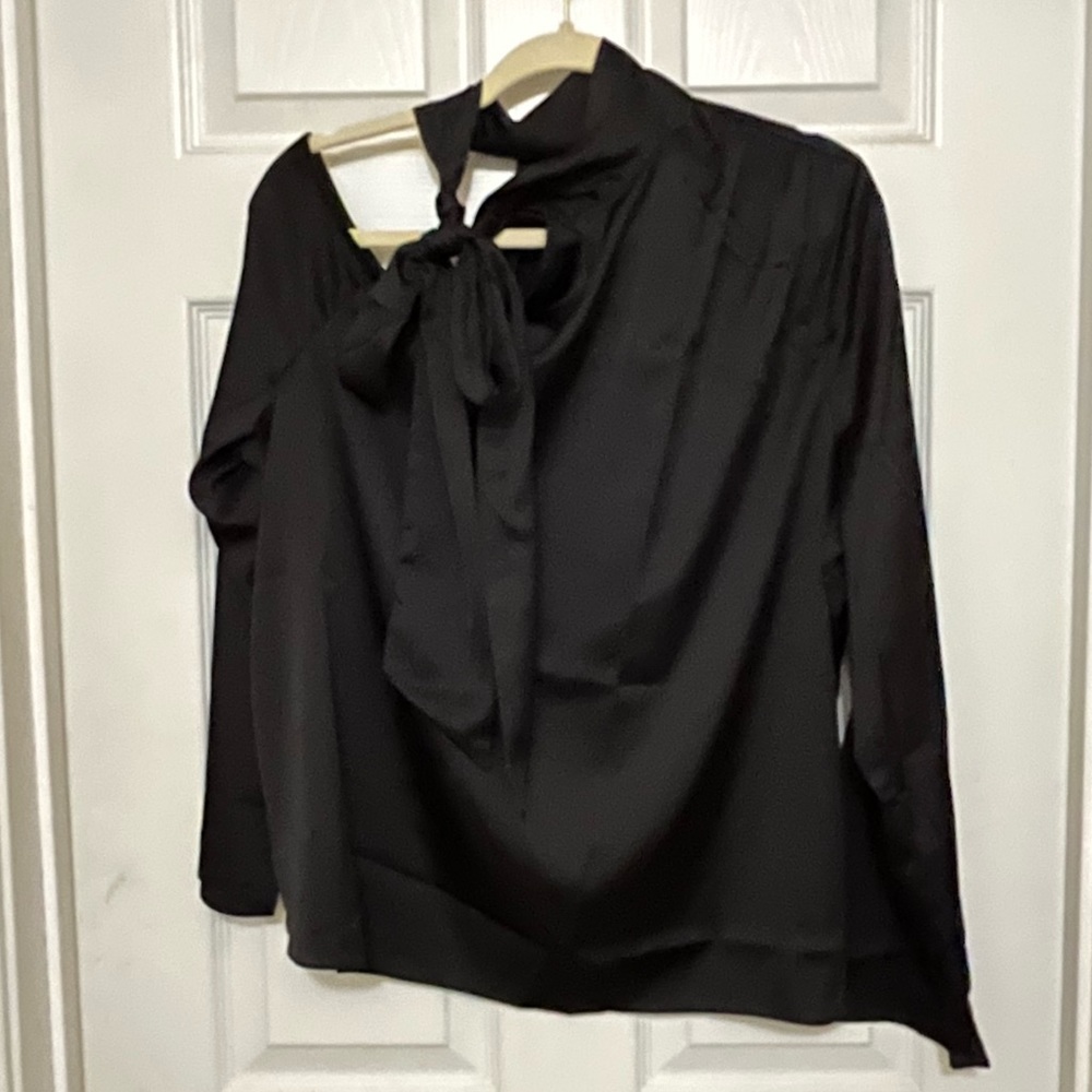 Worthington Cold Shoulder Blouse